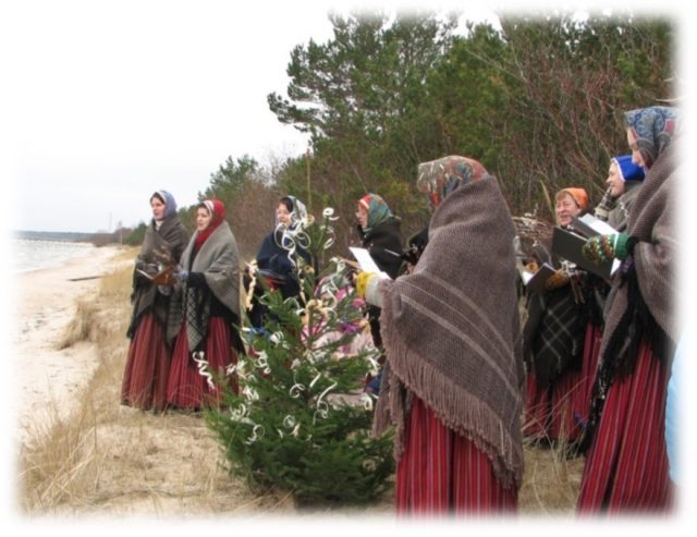 Waking of the birds in Kūolka seashore at the spring solstice of 2019